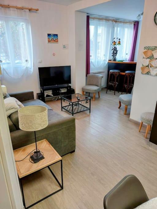 Gite 65 M2 200 M Gare T-G-V 400 M Centre-Ville Grand Parking 250 Places Gratuit Face Au Logement Arras Ngoại thất bức ảnh