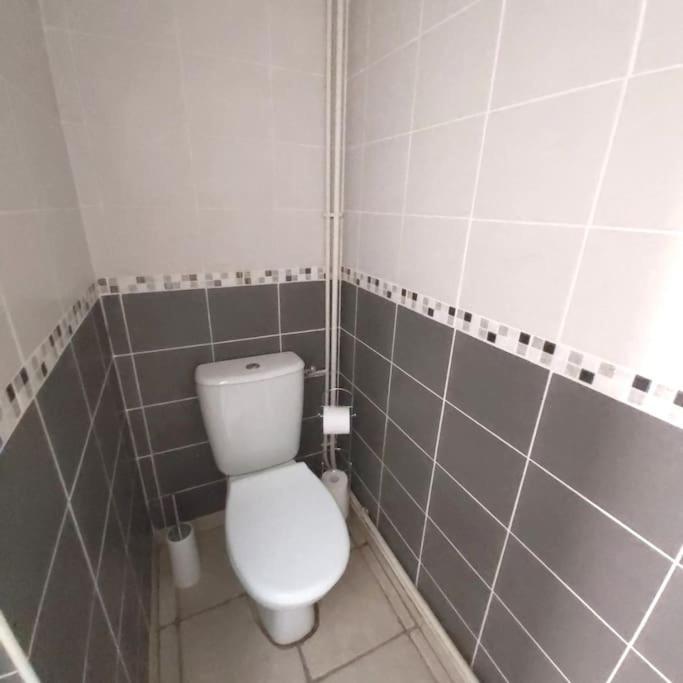 Gite 65 M2 200 M Gare T-G-V 400 M Centre-Ville Grand Parking 250 Places Gratuit Face Au Logement Arras Ngoại thất bức ảnh
